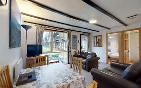 01 Tudor Court, Tolroy Manor